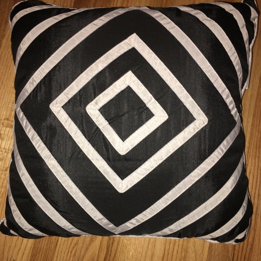 Decorative pillows - Picture 2 of 6